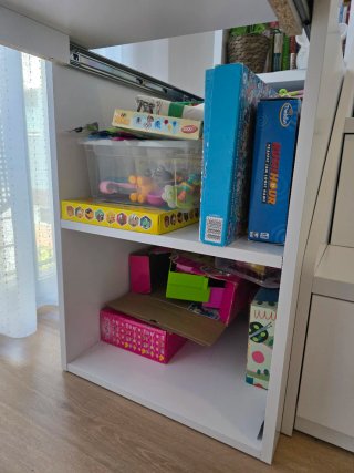 Literas,escalera de cajones, escritorio y estanter