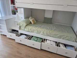 Literas,escalera de cajones, escritorio y estanter