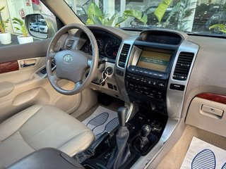Toyota Land Cruiser ( 8 PLAZAS)