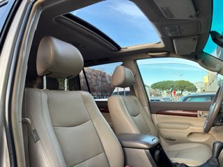 Toyota Land Cruiser ( 8 PLAZAS)