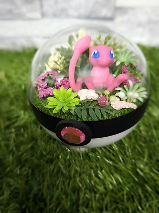 Pokeball terrario Mew Pokémon · diorama 8 cm