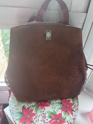Mochila Desigual bordada marrón