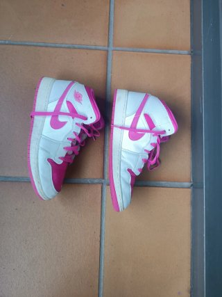 Zapatillas deportivas altas rosas y blancas