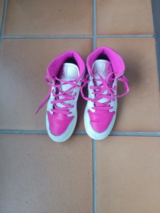 Zapatillas deportivas altas rosas y blancas