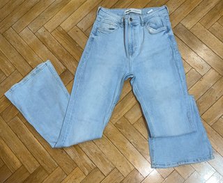 Pantalón acampanado Bershka azul