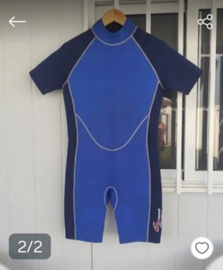 Traje de neopreno azul y negro