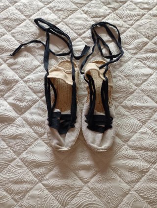 Alpargatas Baturro/a Beige y Negras