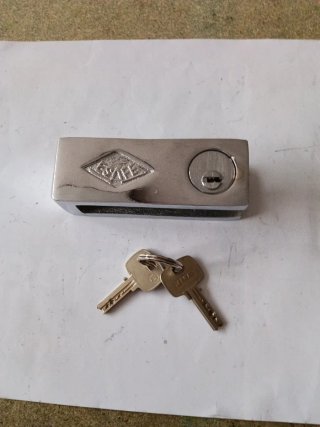 Candado para reja o Persiana Metálica llave fichet