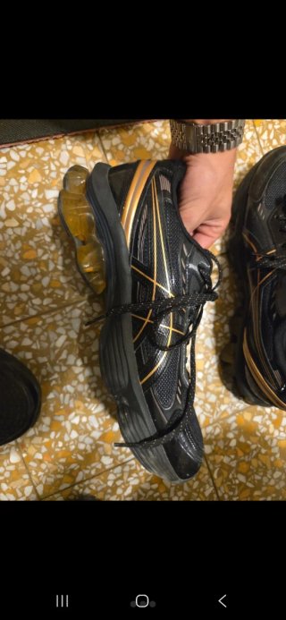 ASICS Sneakers Uomo/Nero e Oro - Taglia 42 - Sport