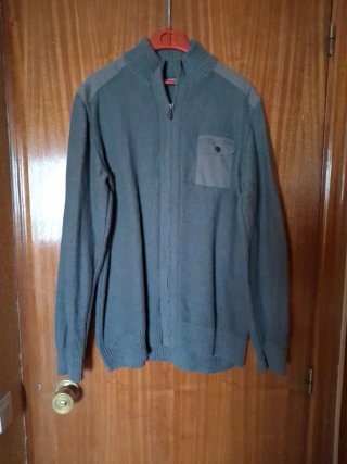 IN EXTENSO, JERSEY CUELLO ALTO HOMBRE