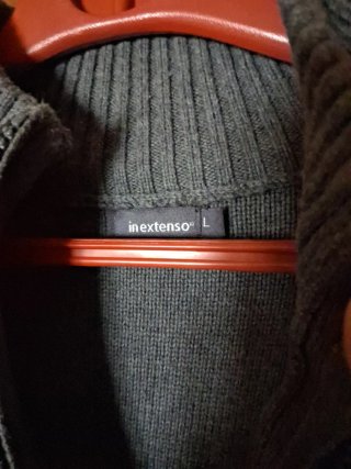 IN EXTENSO, JERSEY CUELLO ALTO HOMBRE