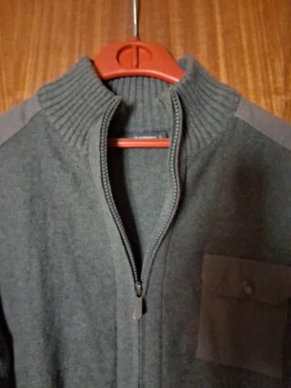 IN EXTENSO, JERSEY CUELLO ALTO HOMBRE