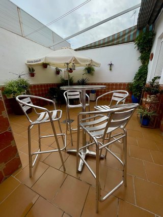 Set de 4 Sillas Altas y Mesa de Aluminio