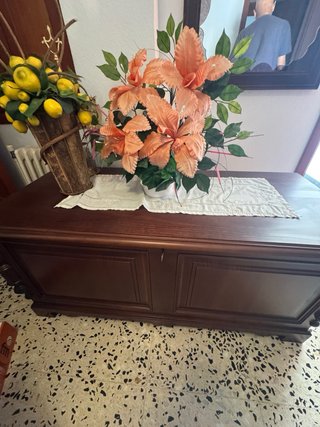 Mueble de madera marrón