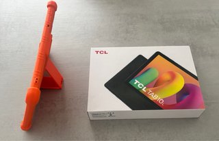 Tablet TCL TAB 10L Negra + Funda Naranja