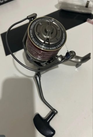 Caña Cinnetic Surf Casting y Carrete