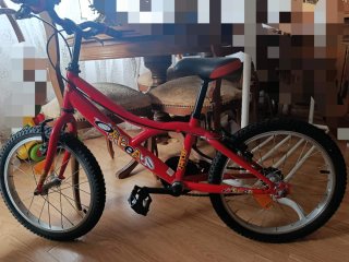 Bicicleta infantil roja