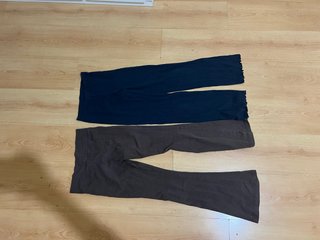 Pantalones acampanados negros y marrones