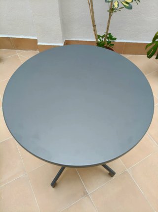 Tavolo pieghevole rotondo in metallo