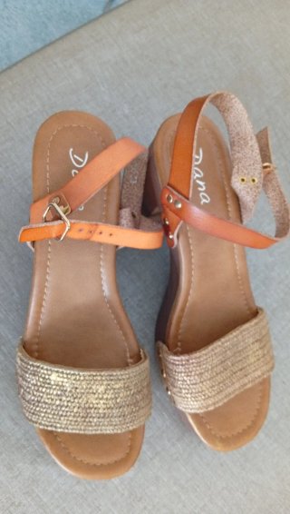Sandalias Dana Tacon Dorado y Naranja