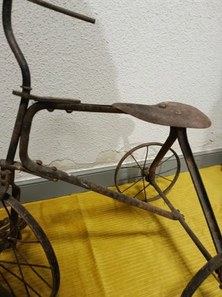 ANTIGUO TRICICLO DE HIERRO