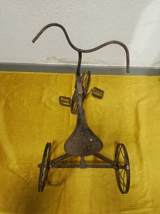 ANTIGUO TRICICLO DE HIERRO