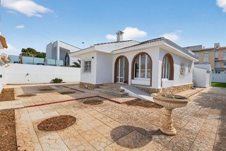 Chalet en venta en Nueva Torrevieja - Aguas Nuevas en Torrevieja