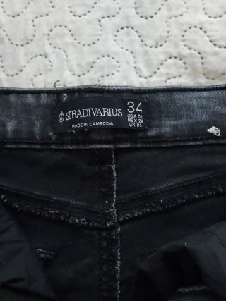 Pantalón campana Stradivarius gris T34