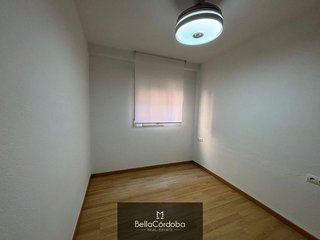 Piso en alquiler en Huerta de la Reina - Trassierra en Córdoba