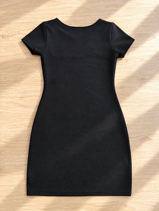 Vestido Kira Preto Curto Recorte Peito | Ta