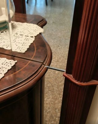 Mueble recibidor de madera con espejo