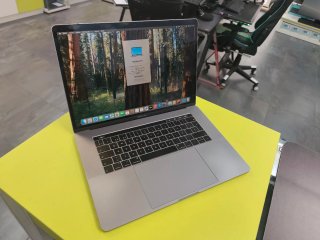 MacBook Pro 15 2019 i7 16GB 256GB