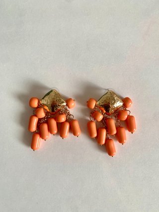 Pendientes con Cuentas Coral y Dorado