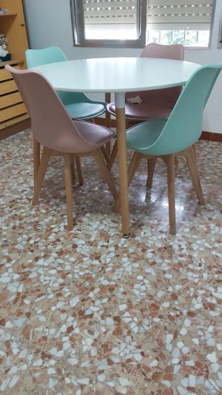 Conjunto de Mesa Redonda y 4 Sillas