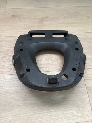 Parrilla soporte GIVI M5M MONOLOCK para baúl moto.