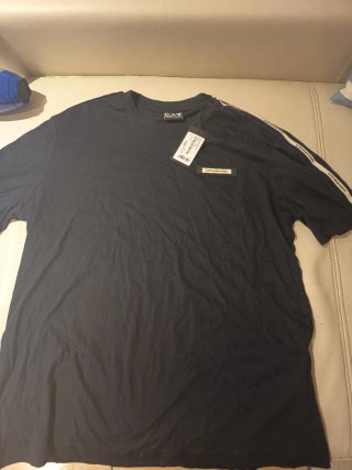 Camiseta Emporio Armani azul marino