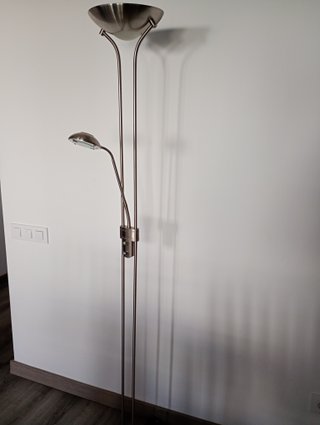 Lámpara de pie moderna metal plateado a LED
