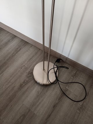 Lámpara de pie moderna metal plateado a LED