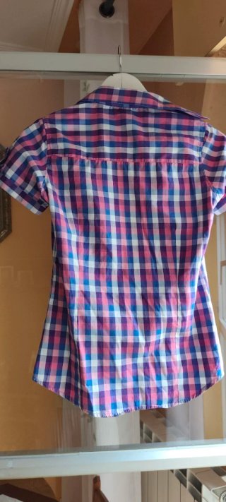 Camisa de cuadros azul y rosa