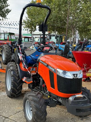 Tractor TAFE 5028 M Naranja