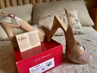 Zapatos Giko charol plataforma tacón strass 40