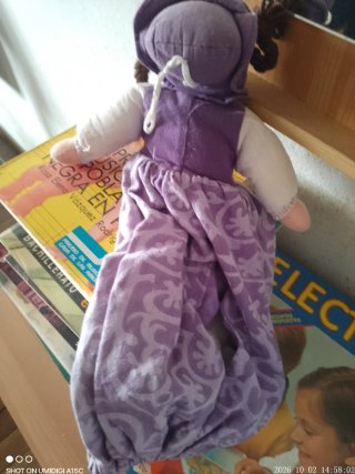 Muñeca guiñol de tela morada
