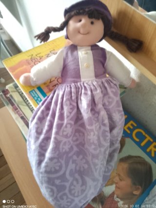 Muñeca guiñol de tela morada