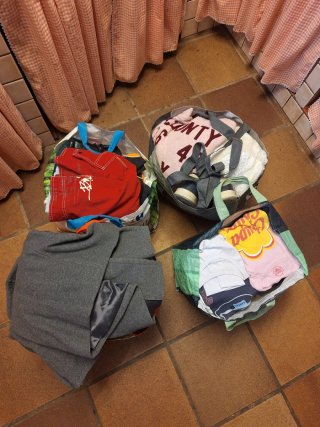 Bolsas de ropa variada