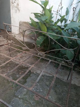 Cama de Hierro Plegable Antigua