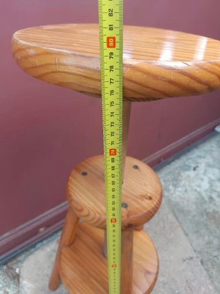 Taburete de madera regulable