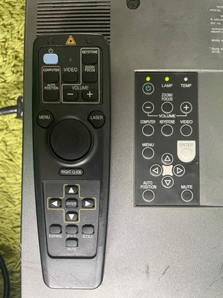 Proyector Mitsubishi X500U