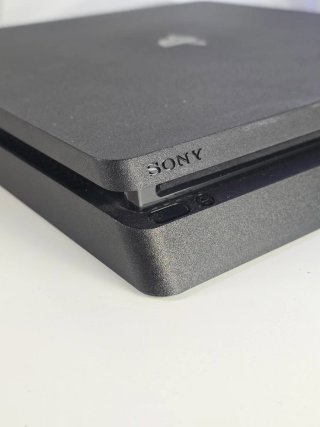 PS4 (PlayStation 4) Negra + Mando y Cables