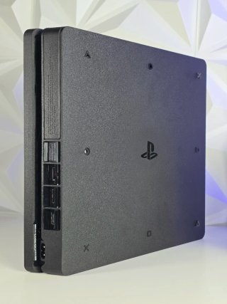 PS4 (PlayStation 4) Negra + Mando y Cables