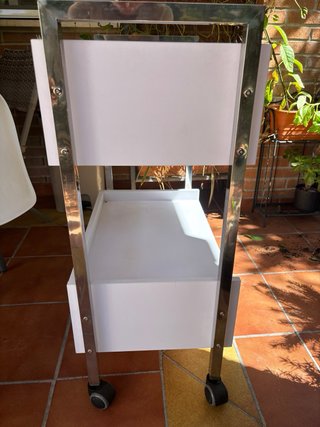 Carrito de estética blanco con ruedas